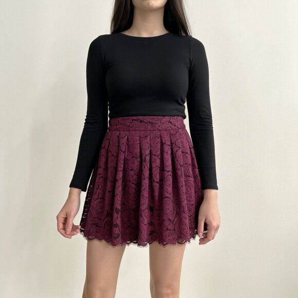 Alice + Olivia Plum Lace Overlay Mini Skirt Size 2 – Cocktail Party Holiday - Picture 1 of 11